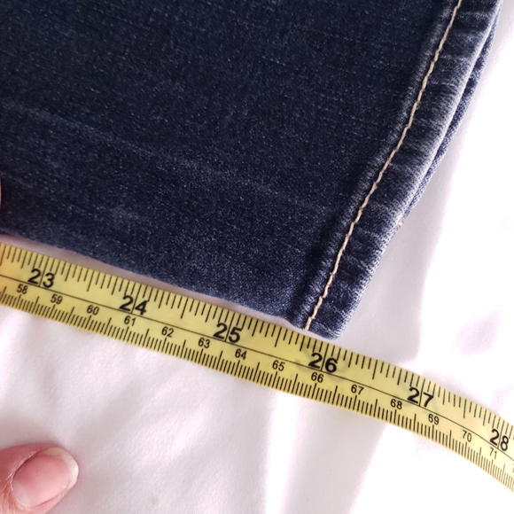 Levi's Girlfriend Distressed Jeans - Picture 4 of 8